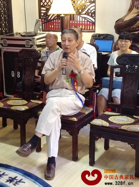 原故宮博物院文??萍疾恐魅?、文物專家曹靜樓就祥利集團的紅木新品進行了點評