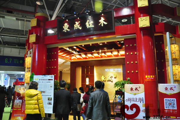 東成紅木3月家具展上前來咨詢加盟的新老經銷商不少,這也為他們迅速擴大版圖提供了有力渠道