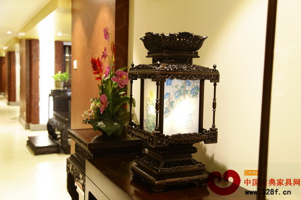 區(qū)氏臻品——紅木宮燈