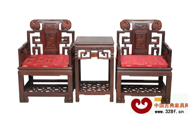 小葉紫檀雕獅太師椅,搭腦兩端下彎,端頭雕雙獅圖案(滿圓紅供圖)