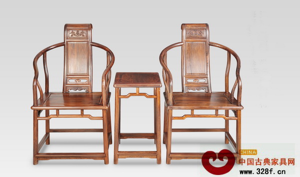 圈椅靠背高出椅圈,并稍向后成卷書狀,可作搭腦