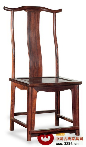 燈掛椅搭腦兩端向外挑出,形成優(yōu)美的弓形,像江南農(nóng)村竹制油靠燈的提粱