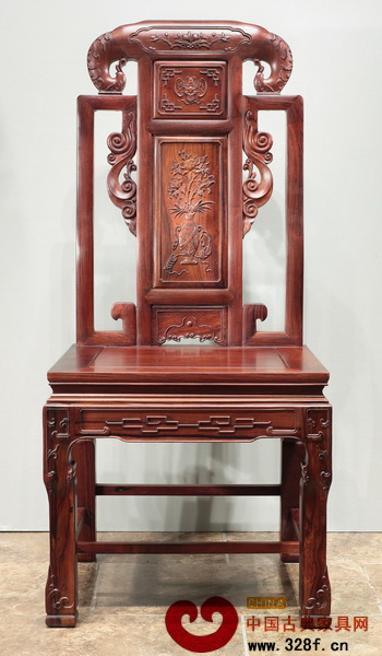 一統(tǒng)碑椅搭腦兩端圓潤,不出頭(東成紅木供圖)