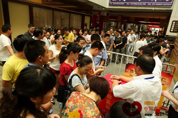 活動期間,參觀者紛紛為自己喜愛的作品進行投票