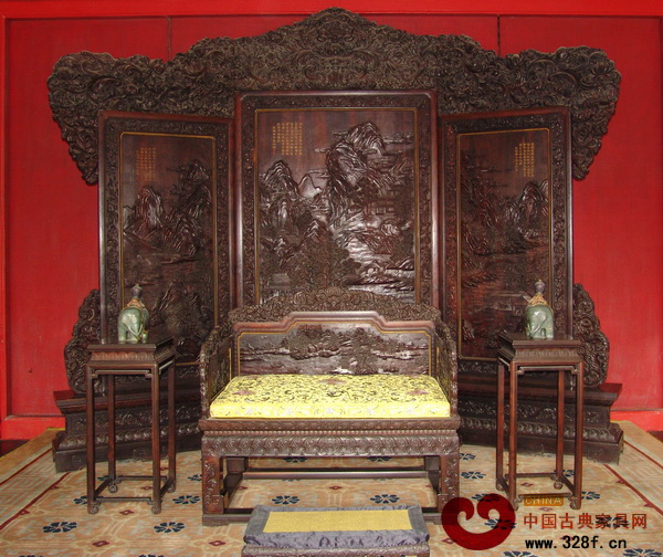 圖三_咸福宮內(nèi)的紫檀屏風(fēng)寶座