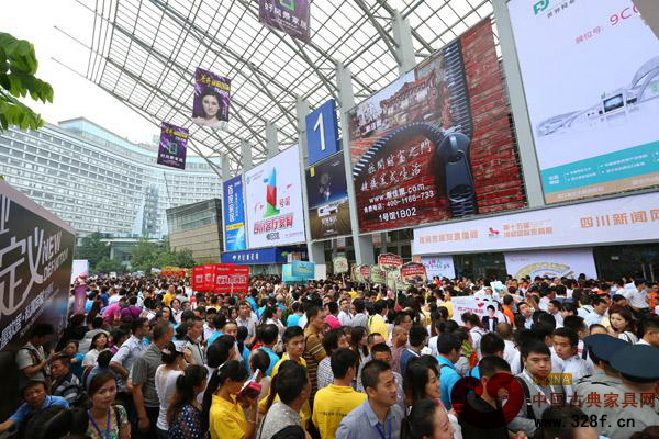 本屆家具展現(xiàn)場(chǎng)人氣爆棚