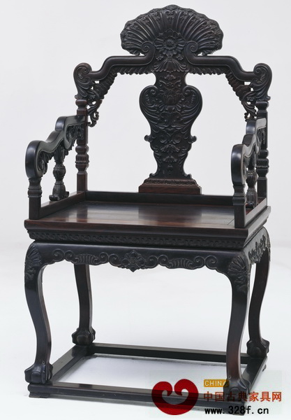 圖九_(tái)紫檀雕西洋花紋扶手椅