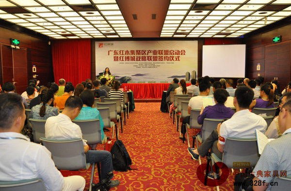 廣東紅木集聚區(qū)產業(yè)聯盟啟動會暨紅博城戰(zhàn)略聯盟合作簽約儀式