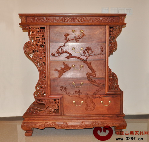 設(shè)計獨特的五斗柜(檀樽紅木供圖)