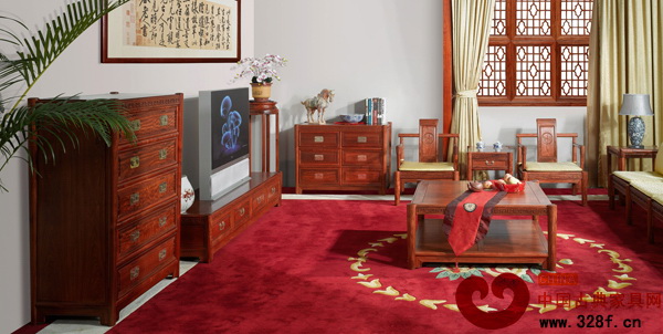 客廳中的斗柜設(shè)計(國壽紅木供圖)