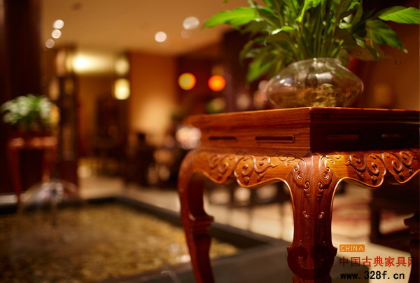 區(qū)氏臻品——花幾局部