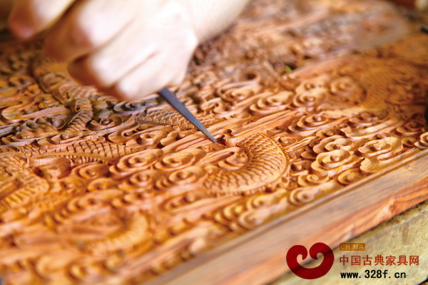 區(qū)氏臻品的工匠們那一雕一刻都震撼心靈