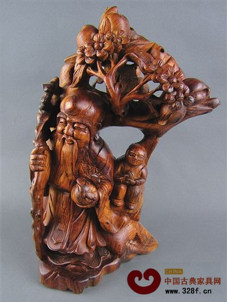 考究的用料、精美的做工,使海南黃花梨的藝術(shù)附加值提升不少