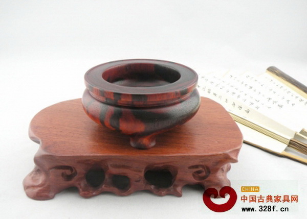 周維堅(jiān)持純手工制作的精品