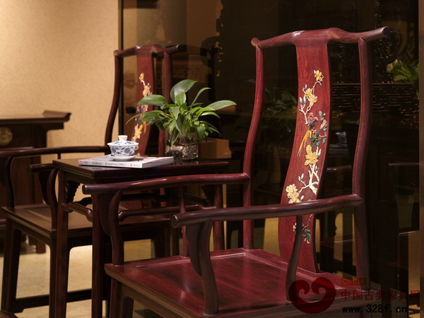 區(qū)氏臻品——四出頭官帽椅