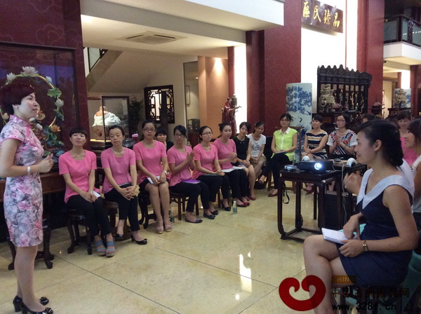 區(qū)氏臻品禮儀培訓(xùn)現(xiàn)場(chǎng)