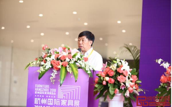 浙江省家具行業(yè)協(xié)會(huì)理事長(zhǎng)、圣奧集團(tuán)董事長(zhǎng)倪良正 浙江省家具行業(yè)協(xié)會(huì)理事長(zhǎng)、圣奧集團(tuán)董事長(zhǎng)倪良正