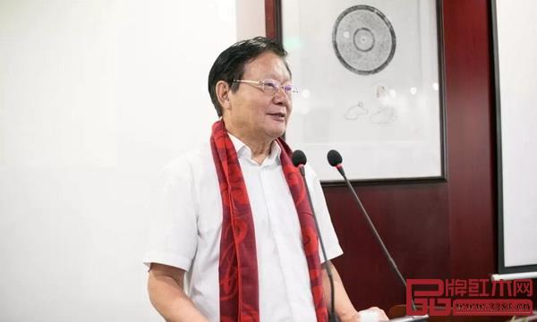 全國(guó)政協(xié)委員、全國(guó)工商聯(lián)原副主席程路做了主題講話 全國(guó)政協(xié)委員、全國(guó)工商聯(lián)原副主席程路做了主題講話