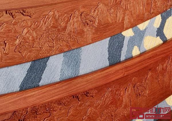 2018上合青島峰會(huì)主會(huì)場(chǎng)會(huì)議桌上雕刻著“一山一水一圣人”圖案 2018上合青島峰會(huì)主會(huì)場(chǎng)會(huì)議桌上雕刻著“一山一水一圣人”圖案