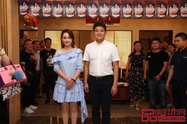 女神陳德容、憶古軒總經(jīng)理劉宇 女神陳德容、憶古軒總經(jīng)理劉宇