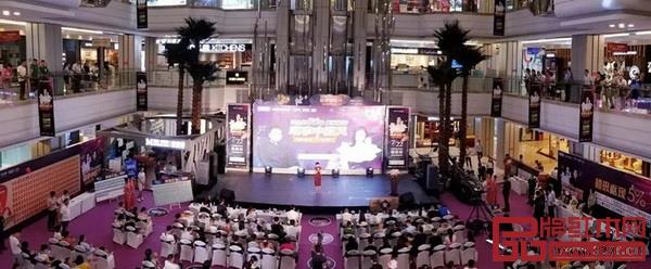 “憶古軒30年·唱享中國風(fēng)”明星簽售會(huì)活動(dòng)現(xiàn)場 “憶古軒30年·唱享中國風(fēng)”明星簽售會(huì)活動(dòng)現(xiàn)場