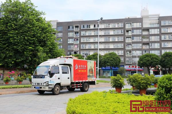 永華紅木嚴(yán)謹(jǐn)?shù)墓に囍谱髁鞒?、高要求的檢驗標(biāo)準(zhǔn)嚴(yán)控公司產(chǎn)品質(zhì)量，打造出集古、雅、精、麗于一身的紅木精品