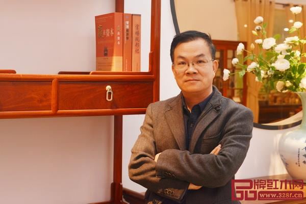  新會雄業(yè)紅木董事長鐘超雄