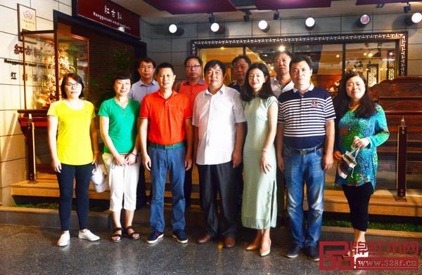 河南工程學院領導、老師一行到紅古軒參觀 河南工程學院領導、老師一行到紅古軒參觀