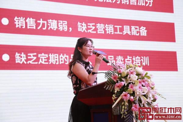 順泰軒營銷經(jīng)理肖利華帶來《2018順泰軒·吉象門第品牌成果分享會 順泰軒營銷經(jīng)理肖利華帶來《2018順泰軒·吉象門第品牌成果分享會