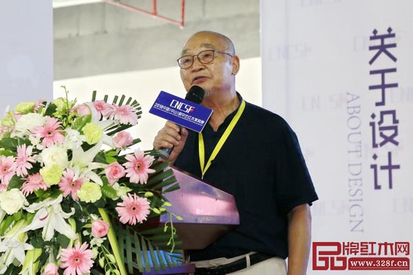  胡景初作為主辦方代表為論壇致辭