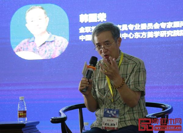 全聯(lián)藝術(shù)紅木家具專業(yè)委員會專家顧問、中國輕工業(yè)信息中心東方美學(xué)研究院院長韓國榮認(rèn)為，當(dāng)下新中式家具設(shè)計(jì)要“接地氣”