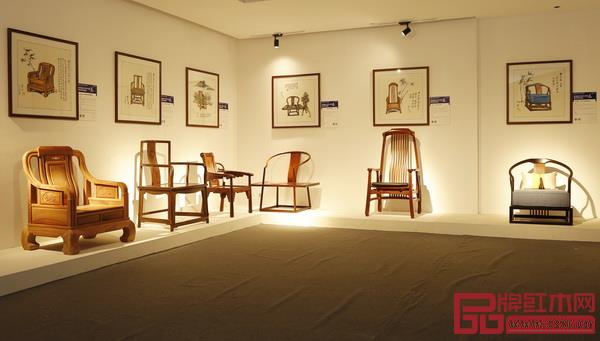 景初新中式家具書畫展暨經(jīng)典作品展將水墨書畫與與實(shí)物作品重合投影出新中式家具之美