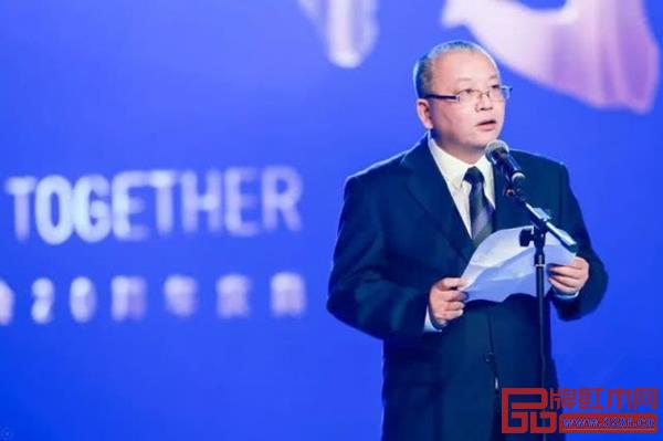 厚街鎮(zhèn)鎮(zhèn)委副書記、鎮(zhèn)長葉可陽致辭 厚街鎮(zhèn)鎮(zhèn)委副書記、鎮(zhèn)長葉可陽致辭