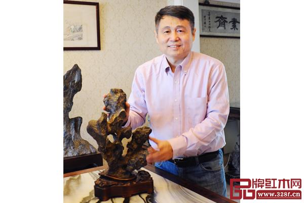 全聯(lián)藝術(shù)紅木家具專業(yè)委員會專家顧問、明清家具研究學(xué)者張輝 全聯(lián)藝術(shù)紅木家具專業(yè)委員會專家顧問、明清家具研究學(xué)者張輝