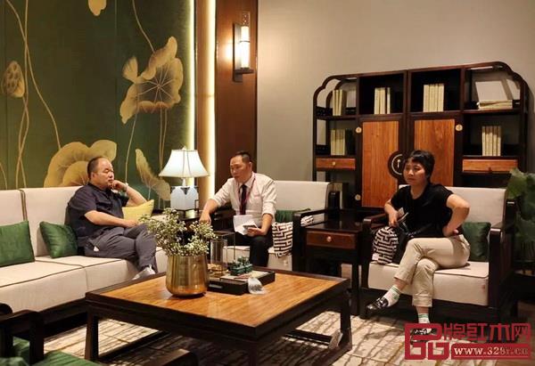 國(guó)壽紅木區(qū)域經(jīng)理與墨荷品牌合作商洽談