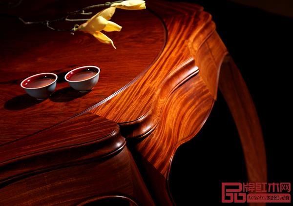 雅仕軒嚴(yán)選緬甸花梨好料，從硬件上保證了家具的經(jīng)久耐用