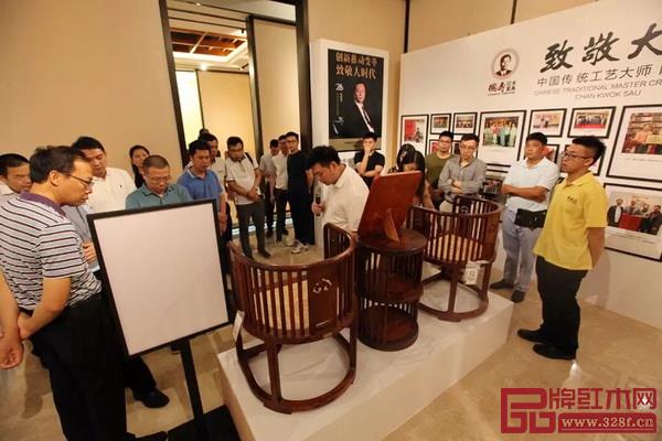 參觀團參觀“十年國壽?百年品牌”國壽紅木文化主題展 參觀團參觀“十年國壽?百年品牌”國壽紅木文化主題展
