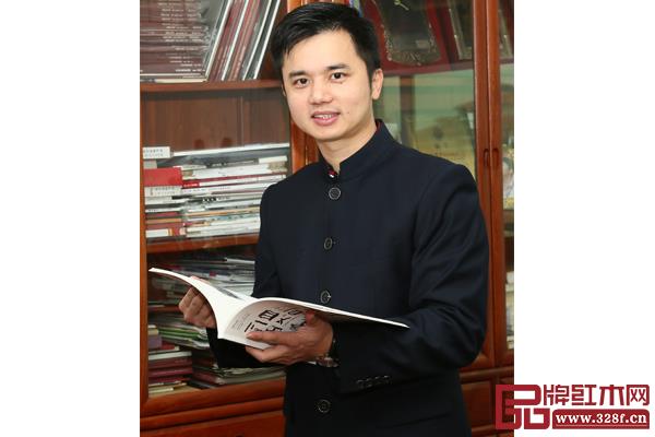 全聯(lián)藝術(shù)紅木家具專(zhuān)業(yè)委員會(huì)執(zhí)行會(huì)長(zhǎng)、弘木傳媒CEO林偉華 全聯(lián)藝術(shù)紅木家具專(zhuān)業(yè)委員會(huì)執(zhí)行會(huì)長(zhǎng)、弘木傳媒CEO林偉華