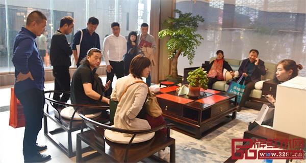  東成紅木文宋亮相東莞國際名家展，引圍觀和青睞