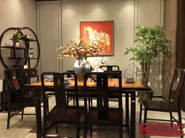 東成紅木·文宋旗艦店內(nèi)景 東成紅木·文宋旗艦店內(nèi)景