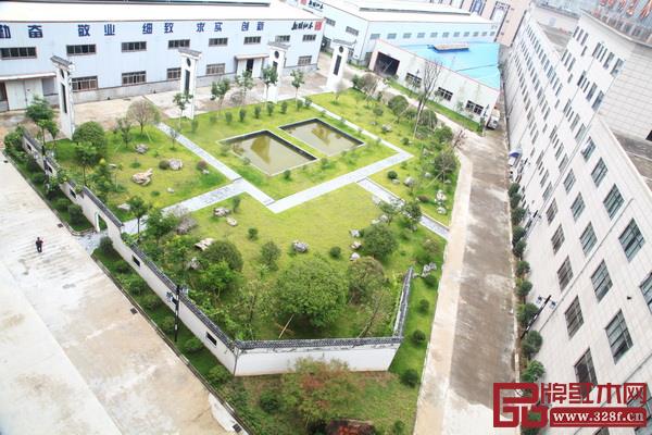 新明紅木工廠內建有古典優(yōu)美的“新明園”,環(huán)境宜人 新明紅木工廠內建有古典優(yōu)美的“新明園”,環(huán)境宜人