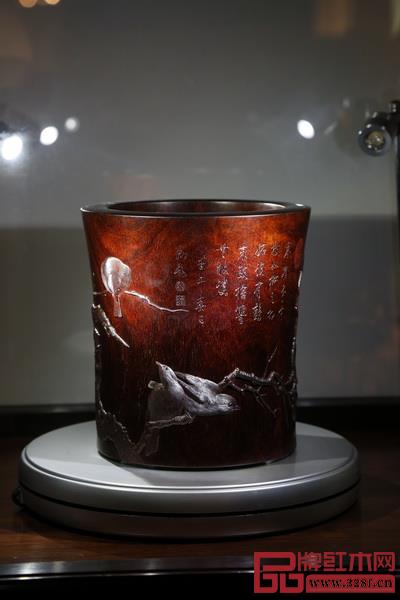 由泰和園制作的深圳絲翎檀雕筆筒入藏國(guó)家博物館 由泰和園制作的深圳絲翎檀雕筆筒入藏國(guó)家博物館