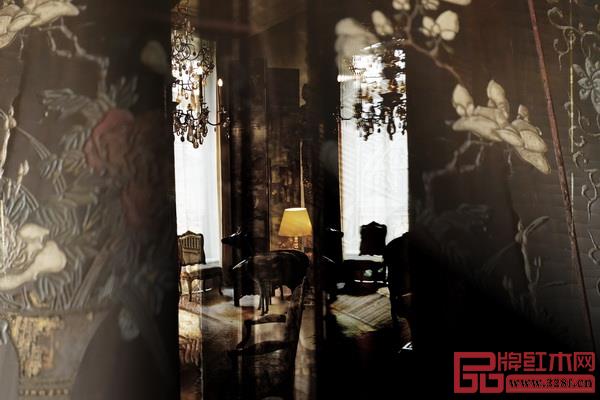 香奈兒女士被中國烏木屏風(fēng)包圍的寓所一隅 香奈兒女士被中國烏木屏風(fēng)包圍的寓所一隅