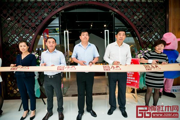 居典紅木萬(wàn)達(dá)廣場(chǎng)紫檀館開(kāi)業(yè)剪彩儀式 居典紅木萬(wàn)達(dá)廣場(chǎng)紫檀館開(kāi)業(yè)剪彩儀式