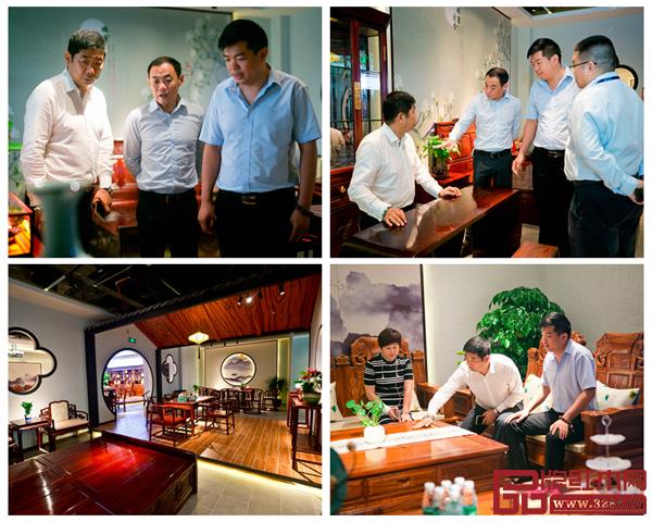 居典紅木董事長(zhǎng)尹付林(上左圖右一)帶領(lǐng)萬(wàn)達(dá)集團(tuán)華南中心的高層們參觀紫檀館 居典紅木董事長(zhǎng)尹付林(上左圖右一)帶領(lǐng)萬(wàn)達(dá)集團(tuán)華南中心的高層們參觀紫檀館
