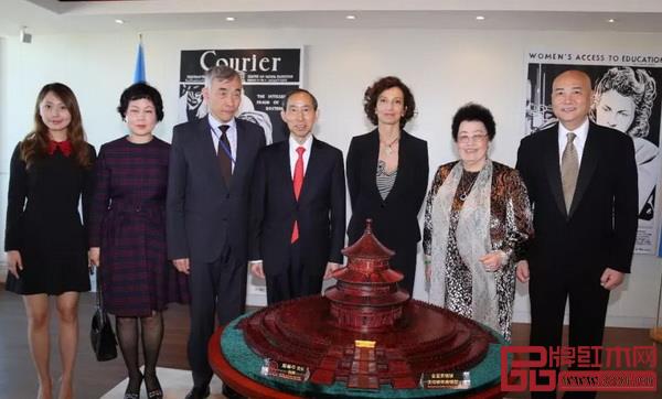 聯(lián)合國教科文組織收藏紫檀雕天壇祈年殿藝術(shù)珍品儀式 聯(lián)合國教科文組織收藏紫檀雕天壇祈年殿藝術(shù)珍品儀式