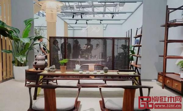 獨(dú)立設(shè)計(jì)師新中式品牌注重和擅長(zhǎng)品牌營(yíng)銷(xiāo)和推廣，但工藝需提升