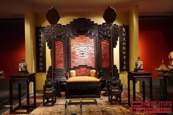 亮相“重文德之光華:重華宮原狀文物展”的紅木家具文物 亮相“重文德之光華:重華宮原狀文物展”的紅木家具文物