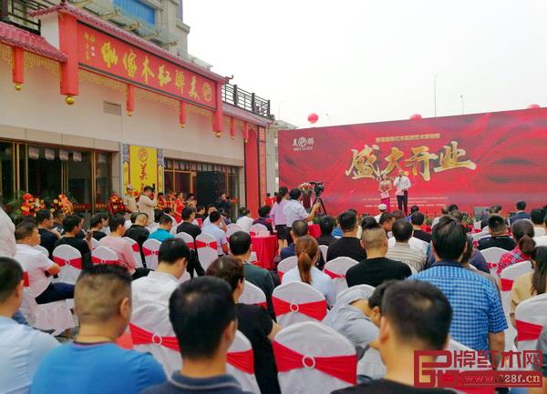 香港美聯(lián)紅木臨沂藝術(shù)館開業(yè)慶典暨揭牌儀式在美麗的山東省臨沂市隆重舉行 香港美聯(lián)紅木臨沂藝術(shù)館開業(yè)慶典暨揭牌儀式在美麗的山東省臨沂市隆重舉行