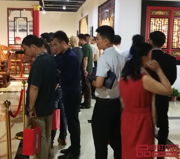 香港美聯(lián)紅木臨沂藝術(shù)館的開業(yè) 香港美聯(lián)紅木臨沂藝術(shù)館的開業(yè)